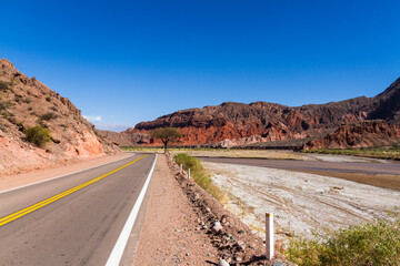 Route through the mountains, valleys and the forms that erosion left in the hills