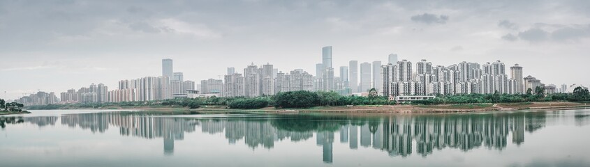 Fototapeta na wymiar panoramic view of the city near the water