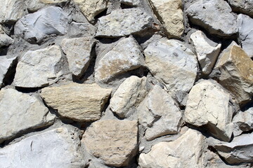 Texture stones are large and of different sizes and shapes