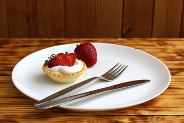 Cream tartlet with juicy and ripe strawberries
