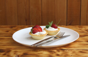 Cream tartlet with juicy and ripe strawberries