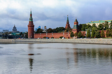 Obraz premium Daytime view of the Kremlin in a snow storm with snow flakes in the air in Moscow, Russia