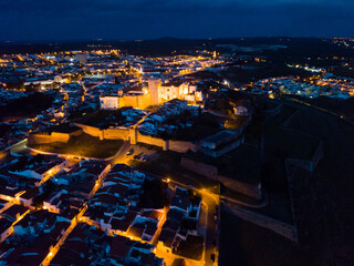Obraz premium Estremoz cityscape and Castle in night lights
