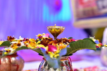 Urn and lamp photo in wedding