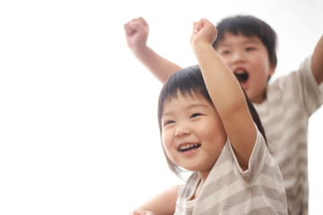 元気よく返事をする子供たち