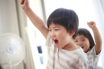 元気よく返事をする子供たち