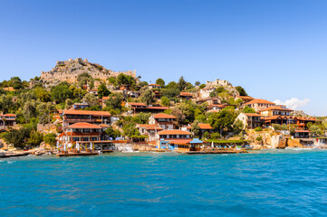 Naklejka premium To wieś Kalekoy (Simena) z bizantyjskim zamkiem w ok