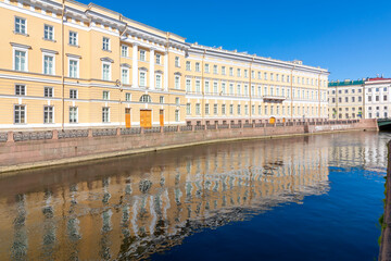 Fototapeta na wymiar General Staff building along Moyka river, Saint Petersburg, Russia