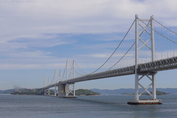 Fototapeta na wymiar 瀬戸内海に架かる橋
