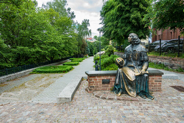 Olsztyn Warmia Mazury Mikołaj Kopernik Posąg rzeźba pomnik drzewa park - obrazy, fototapety, plakaty
