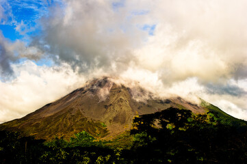 Fototapeta na wymiar It's Clouds over the volcanic mountain in Costa Rica