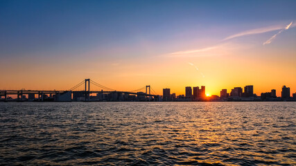 東京 夕暮れのレインボーブリッジ 豊洲ぐるりパークから