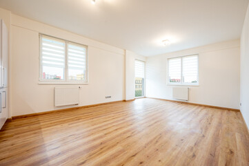 Empty room in flat, light, space.