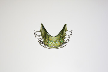 Dental brace for adjusting crooked teeth