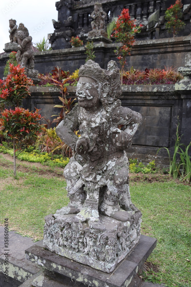 Wall mural Statue du temple de Besakih à Bali, Indonésie