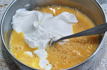 Prepare tasty piece of tarta pastry with salmon, chive and basilia.