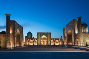 Fototapeta na wymiar Registan Square at the twilight in Samarkand, Uzbekistan