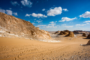 Fototapeta na wymiar It's Beautiful view of the limestone formations of the White Desert, a national park of Egypt