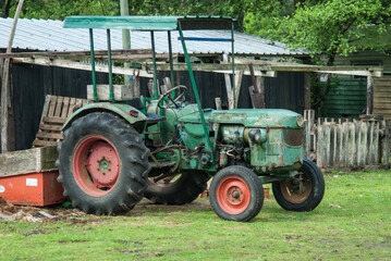 Obraz premium Old farm tractor