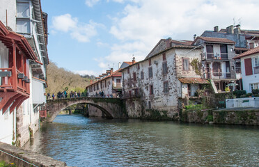 Between the streets of Donibane Garazi next to the river Nive