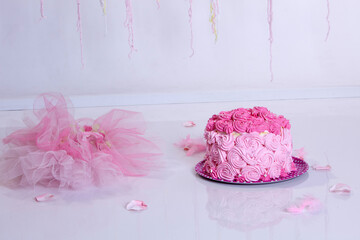 Obraz na płótnie Canvas Close up of Pink birthday cake 