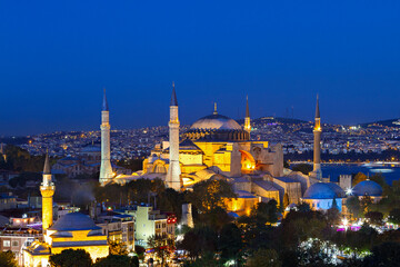 Fototapeta premium Night view over historical Hagia Sophia in Istanbul, Turkey