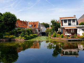Obraz premium Beautiful Edam houses with reflection on the river.