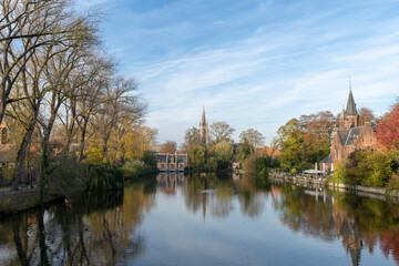 Fototapeta na wymiar Autumn in Bruges Minnewater Park.