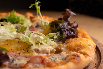 The pizza is very tasty and juicy. Pizza with chicken meat. National Italian cuisine.
