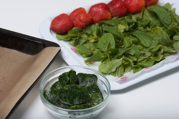 Swiss roll with spinach and mint. Stuffed with strawberries. Ingredients for cooking.