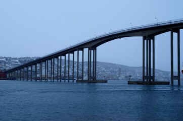 Fototapeta na wymiar tromsoe city island bridge