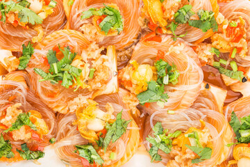 Steamed scallop with garlic and rice noodles
