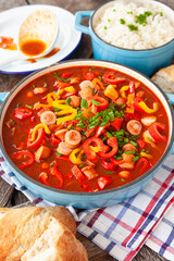 Wurstgulasch mit Paprika