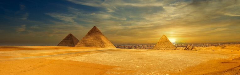 The famous pyramids in Giza in Egypt - obrazy, fototapety, plakaty