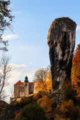 Castle in Pieskowa Skala and rock called Hercules Club - obrazy, fototapety, plakaty