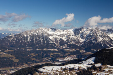 Fototapeta na wymiar Berge im Winter in Östereich