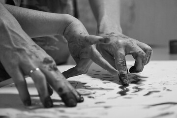 draw a drawing with your fingers