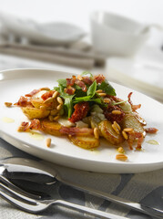 Patatas salteadas con queso