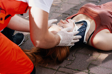 Naklejka premium Close-up of a paramedic helping a car accident victim