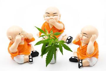 Cannabis-Pflanze mit witzigen Mönchen, nichts hören, nichts sehen, nichts sagen, stumm, blind und...