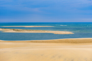 Fototapeta na wymiar Dune of Pilat (Grande Dune du Pilat), the tallest sand dune in Europe. And the Atlantic Ocean.