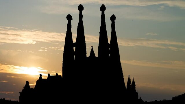 Basilica de la Sagrada Familia, Time Lapse at Sunrise with Colorful Clouds