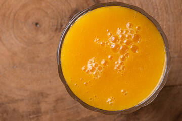 .Mango juice. Some mangos together on wooden background