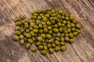 Dry raw beans mung for cooking