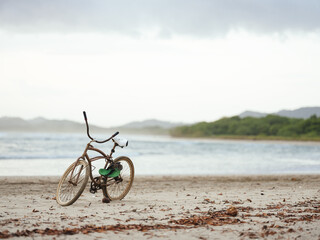 Obraz premium Bicycle Sitting On Beach in Costa Rica