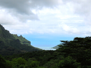 Fototapeta na wymiar Scenic ocean views from the French Polynesia island of Moorea.