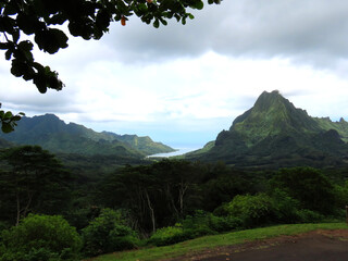 Obraz premium Scenic ocean views from the French Polynesia island of Moorea.