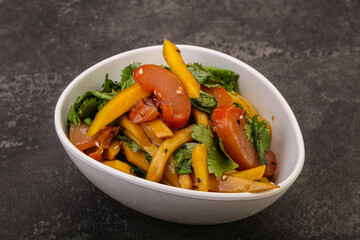 Salad with mango and chicken