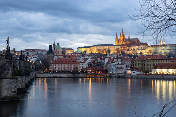 Fototapeta na wymiar Prague castle night. Czech Republic famous travel old city. Traditional panoramic cityscape