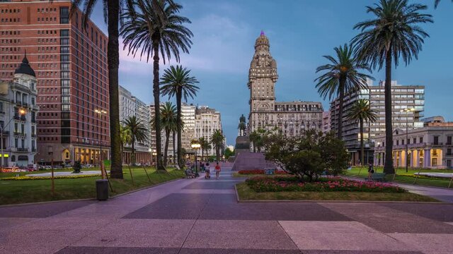 Time lapse view of Plaza Independencia at dusk in Montevideo, the capital and largest city in Uruguay, South America. 